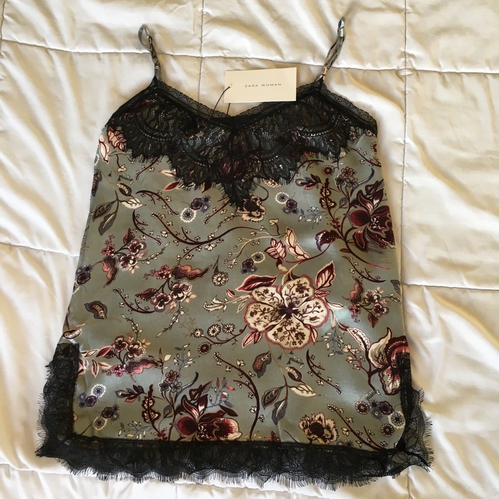 NWT Zara blouse, size xs
